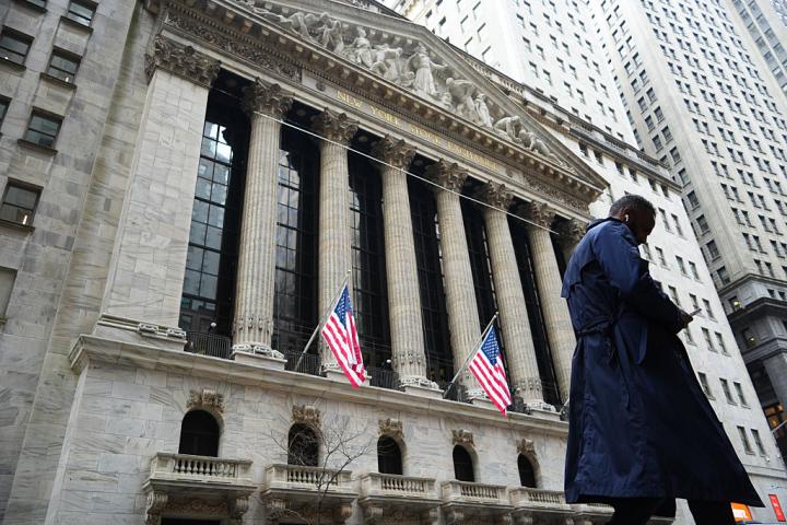 Exterior del edificio en el que se encuentra la bolsa de Nueva York, Wall Street