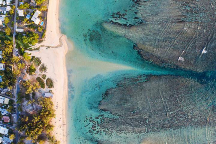 Imagen de archivo de la playa de l'Ermitage (playa del hermitaño), en la laguna de Gilles, isla de Réunion.