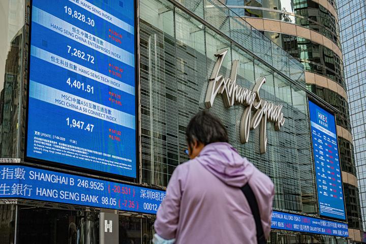 Vista exterior del edificio en el que se encuentra la bolsa de Hong Kong.