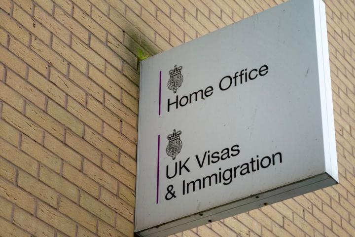 Letrero de la oficina de visas e inmigración del Ministerio del Interior del Reino Unido