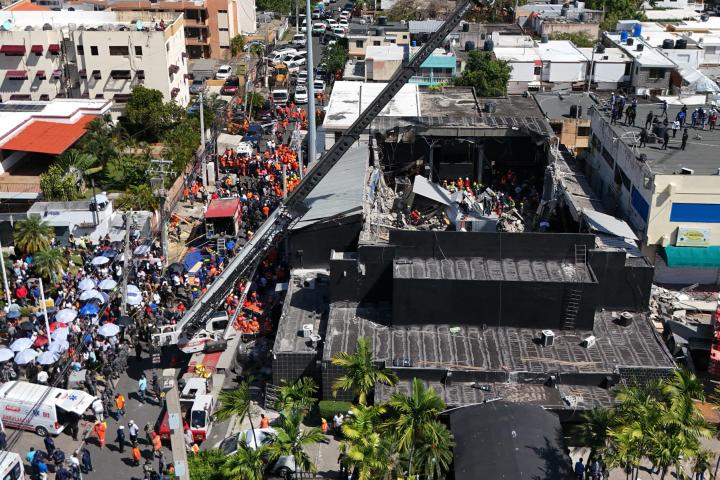 Vista aérea de la discoteca Jet Set, con el techo derrumbado.