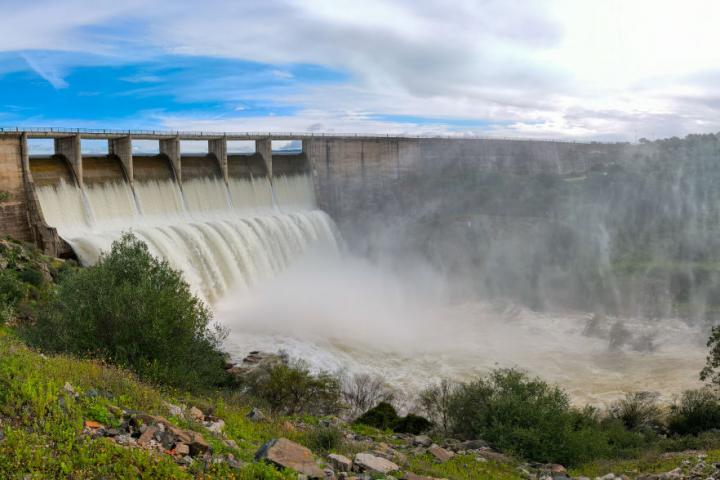 Embalse de los Melonares (Castilblanco de los Arroyos, Sevilla, Andalucía), en marzo de 2025, tras el tren de borrascas.