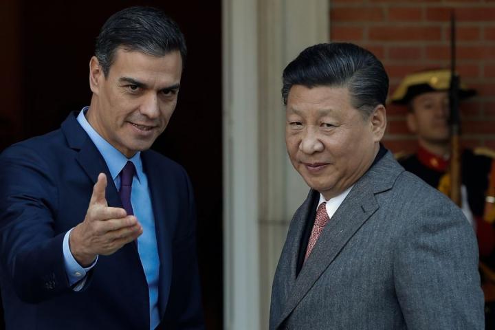 El presidente del Gobierno, Pedro Sánchez, y el mandatario chino, Xi Jinping; en una imagen de archivo en el Palacio de la Moncloa, en 2018.
