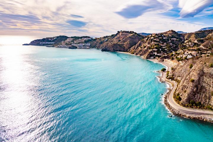 Almuñécar (Granada), donde se ha vendido el primer premio de la Lotería Nacional de hoy sábado 19 de abril.