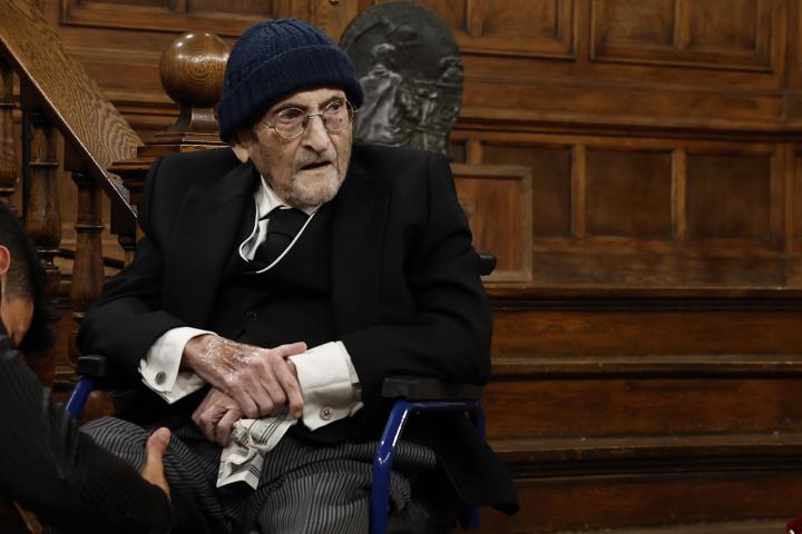 El escritor Álvaro Pombo momentos antes de recibir el Premio Cervantes 2024.