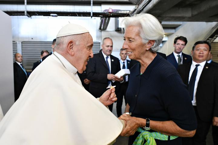 El papa Francisco con la presidenta del BCE, Christine Lagarde.