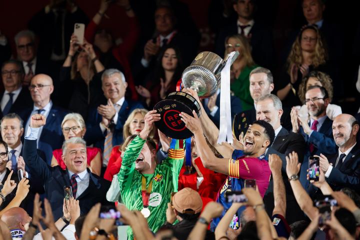 El Barça levanta su 32ª Copa del Rey.