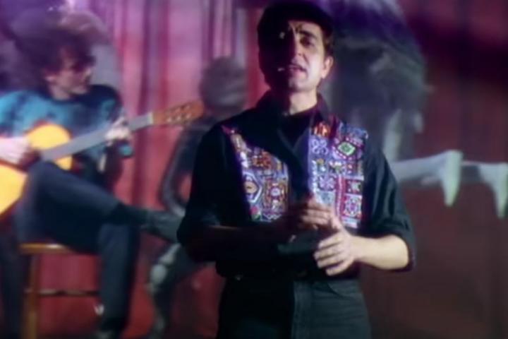 Videoclip de 'Como un burro amarrado en la puerta del baile', de El Último de la Fila.