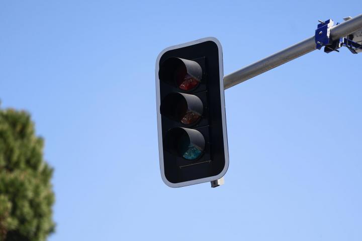 Imagen de este lunes de un semáforo apagado en Madrid.