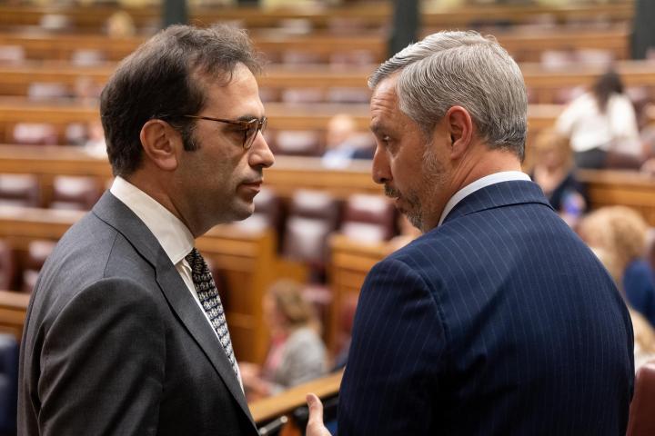 El ministro Cuerpo junto a Juan Bravo, en una imagen de archivo.