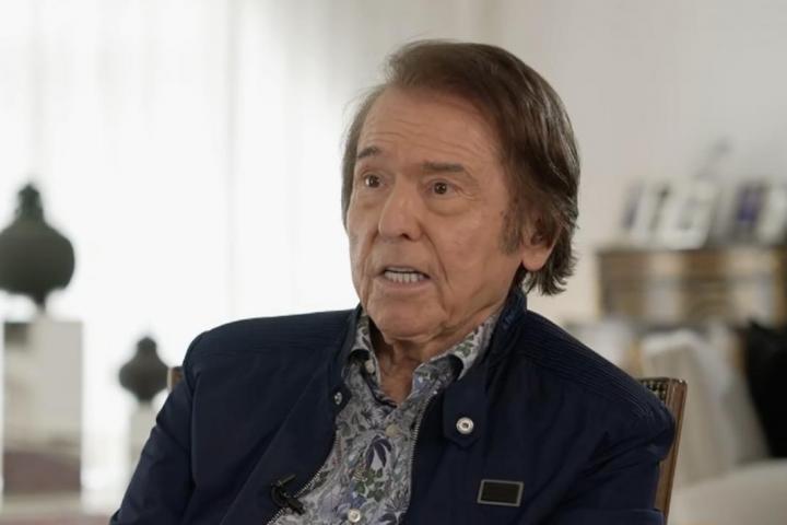 El cantante Raphael, entrevistado en RTVE.