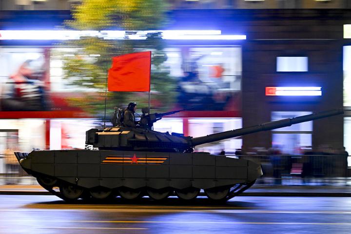 Un tanque ruso, en un ensayo del desfile por el Día de la Victoria en Rusia