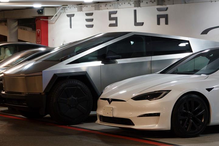 Imagen de archivo de varios vehículos de la marca Tesla, entre ellos un Cybertruck.
