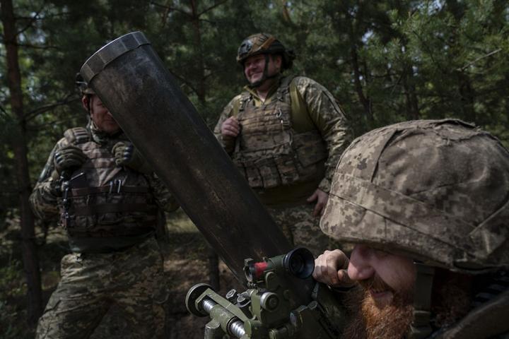 Soldados ucranianos en el frente.