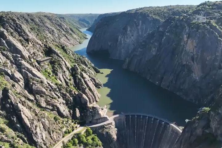 Imagen de las instalaciones de la central hidroeléctrica de Aldeadávila (Salamanca, Castilla y León), en el río Duero.