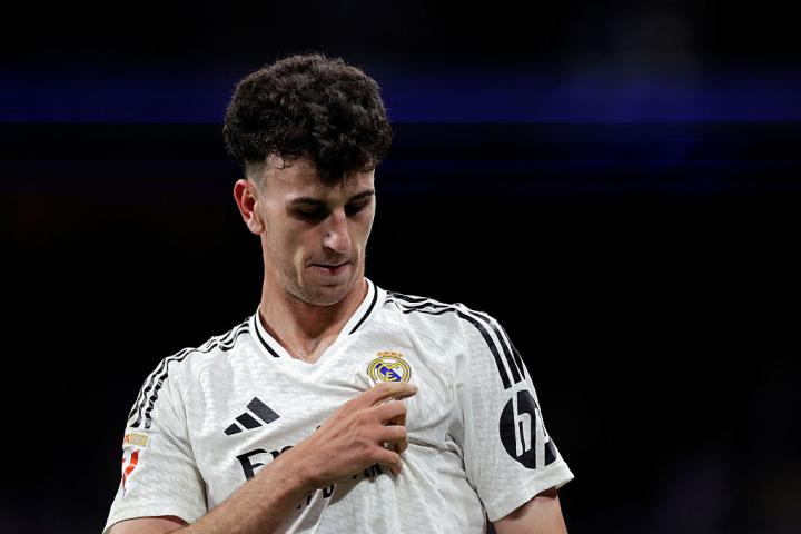 Jacobo Ramon celebra el segundo gol del Real Madrid.