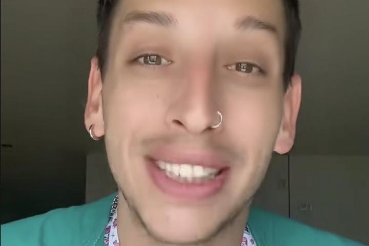 El enfermero que le ha dedicado un vídeo de TikTok a los médicos que no saben trabajar en equipo