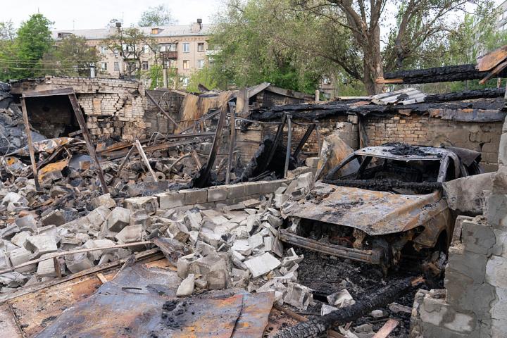 La huella destructiva de un ataque con drones en Zaporiyia