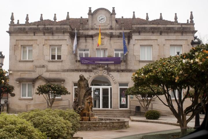Fachada del Ayuntamiento de As Neves, en Pontevedra.