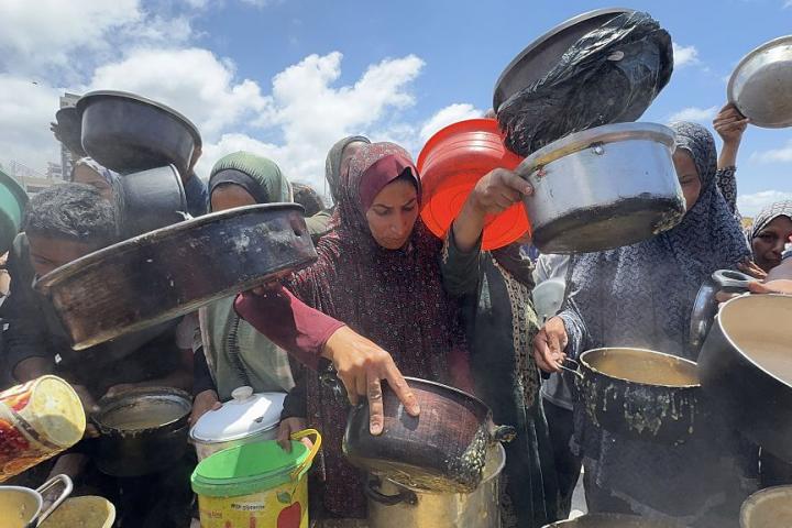 Reparto de ayuda humanitaria en la Franja de Gaza.