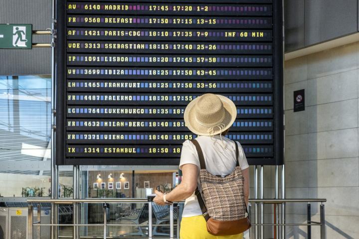 Un panel de aeropuerto.