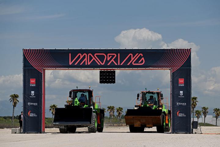 Imagen de archivo de vehículos pesados, durante la presentación del proyecto del circuito MADRING, destinado a albergar el Gran Premio de Fórmula 1 de la capital española.