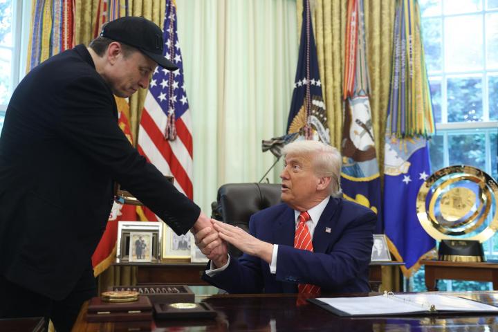 Elon Musk y Donald Trump, en una fotografía tomada en el Despacho Oval.