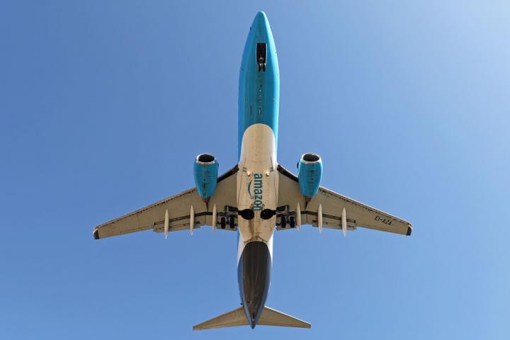 Avión de Amazon en el aeropuerto barcelonés de El Prat, en una imagen de archivo.
