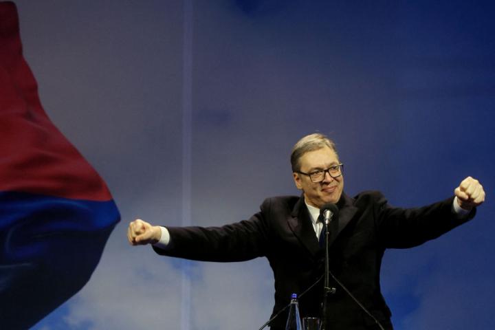 Aleksandar Vucic en un mitin vía getty images