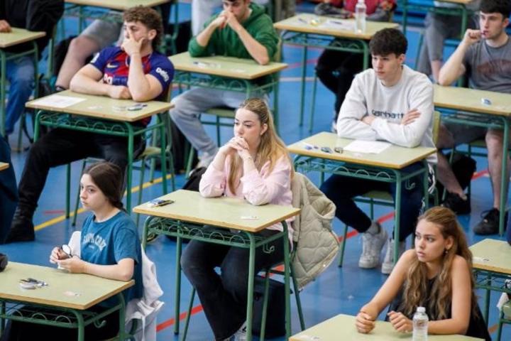 Estudiantes en la PAU de La Rioja.