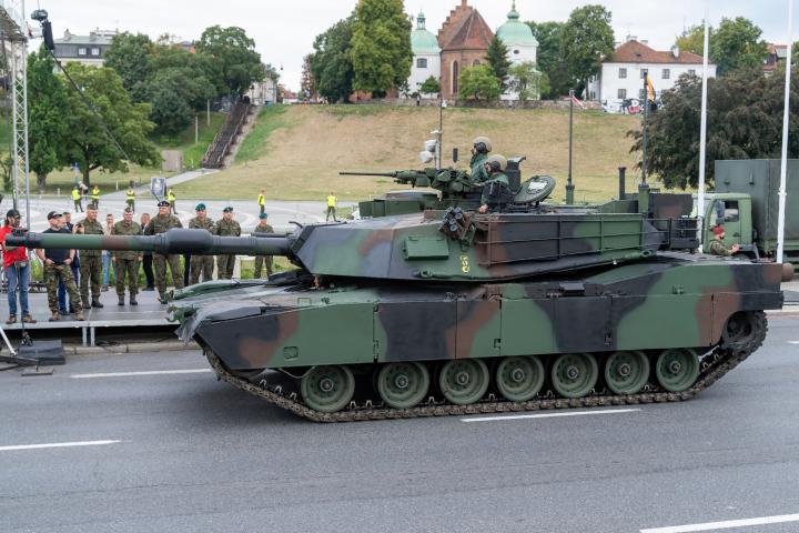 M1A1 FEP Abrams passes