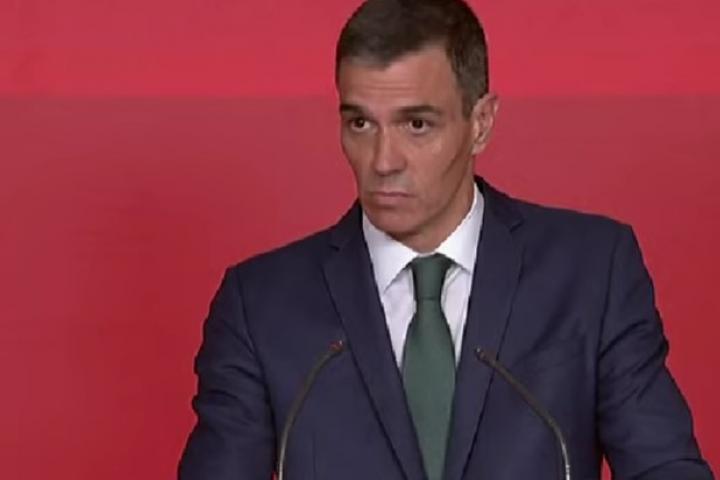 Pedro Sánchez, dirigiéndose a la periodista que le preguntó cómo se encuentra, en la rueda de prensa