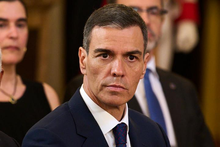 Pedro Sánchez, con gesto muy serio en el reciente acto por los 40 años de España en la UE