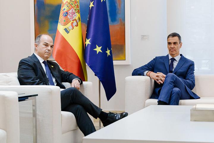 Jordi Turull, secretario general de Junts, este miércoles en La Moncloa junto a Pedro Sánchez (y Miriam Nogueras, fuera de la fotografía)