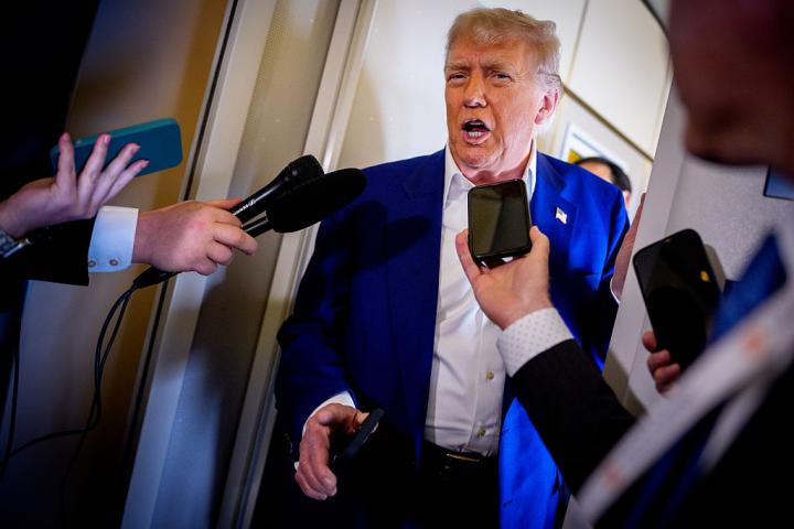 Trump diciendo cosas 'bonitas' de España en el avión presidencial con destino La Haya