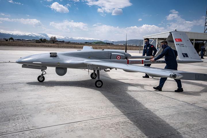 Vista de un dron turco modelo TB-2