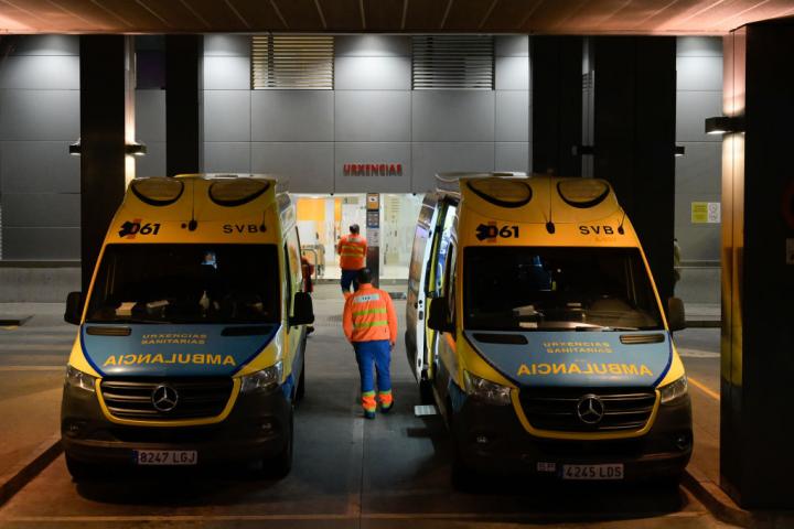 Ambulancias, en un complejo hospitalario gallego, en una imagen de recurso