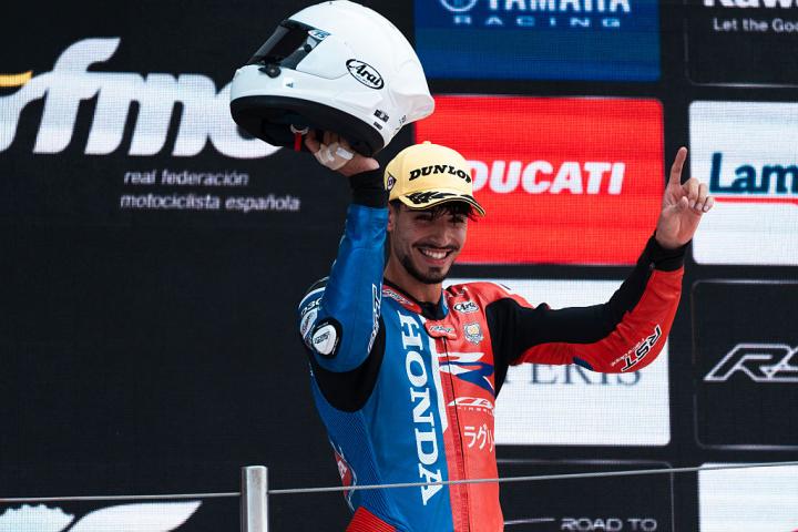 Borja Gómez celebra su victoria en el Circuito de Barcelona, en una imagen de archivo.