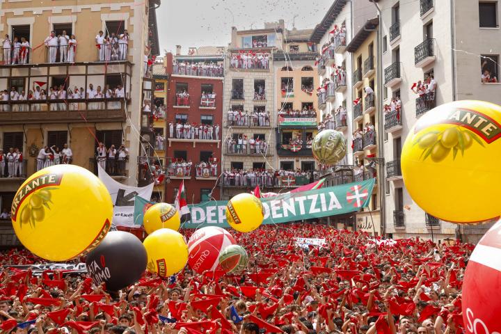 Pamplona da la bienvenida a los Sanfermines este domingo.