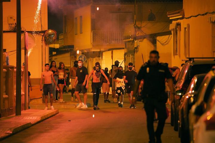 Disturbios en el barrio de San Antonio, en Torre Pacheco, la noche del domingo.