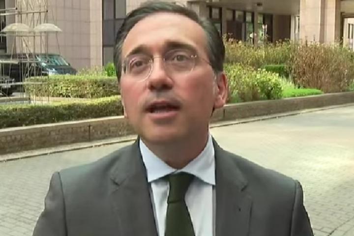 José Manuel Albares, en su rueda de prensa en Bruselas