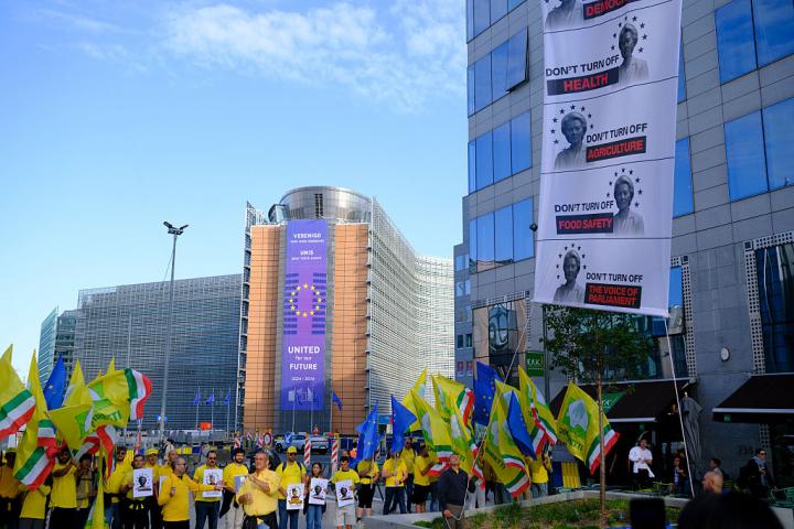 Protestas de agricultores y ganaderos a las puertas de la Comisión Europea esta semana ante el temor de que la UE reduzca los fondos para el sector primario