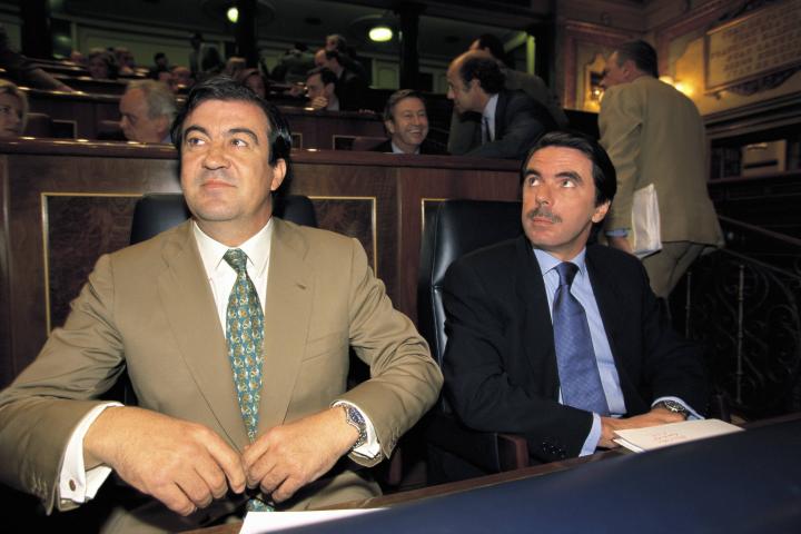 El exministro Francisco Álvarez Cascos y el expresidente José María Aznar, en una imagen de archivo.