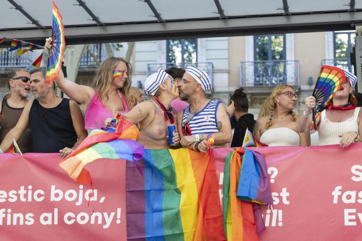 Una de las carrozas del Orgullo LGTBIQ+ de Barcelona este sábado.