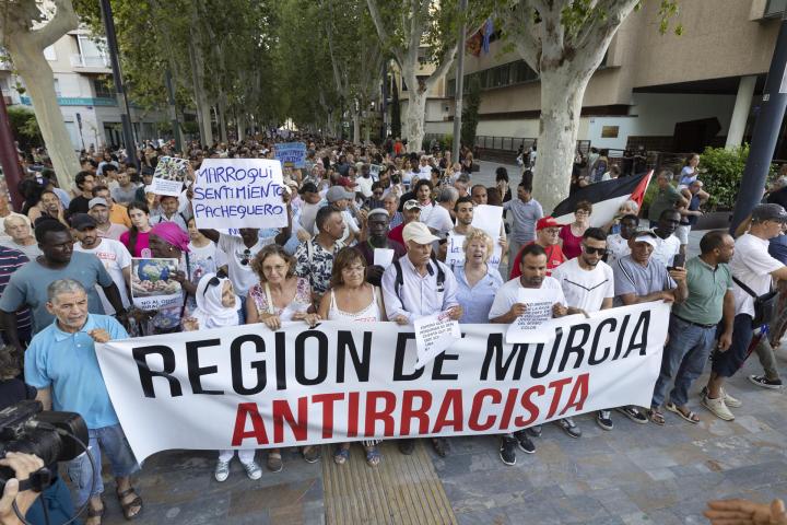 Cabeza de la manifestación contra el racismo convocada en Murcia tras los altercados de racistas den Torre Pacheco.