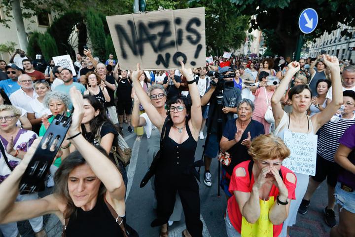 Un grupo de personas en la manifestación contra el racismo convocada en Murcia tras los alteracados de racistas den Torre Pacheco.
