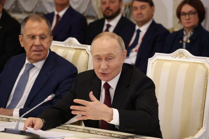 Serguéi Lavrov y Vladimir Putin, en una reunión