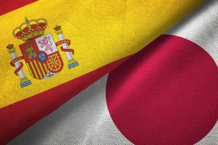 Imagen de archivo de las banderas de Japón y España.