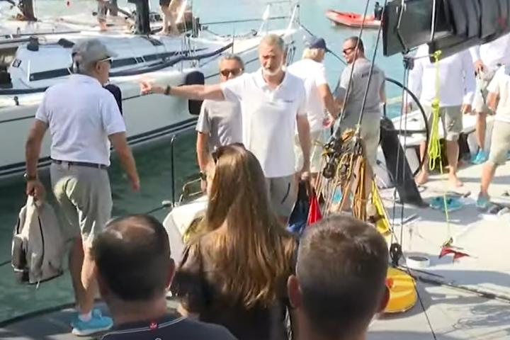 El rey Felipe VI llama a la princesa Leonor