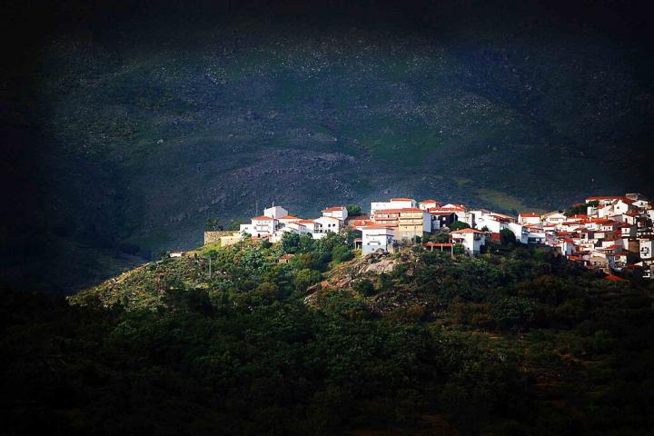 Vista panorámica del pueblo de Eljas, en Cáceres.